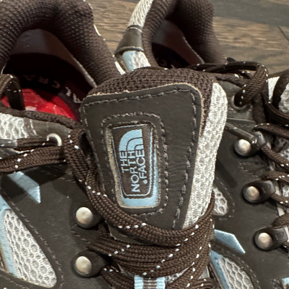 Women's North Face hiking shoes - Picture 2 of 5